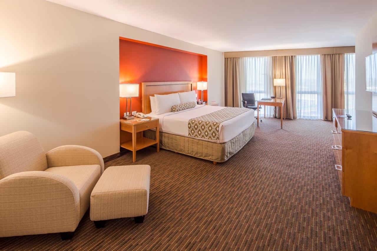 Crowne Plaza Aeropuerto By Ihg Hotel 5*