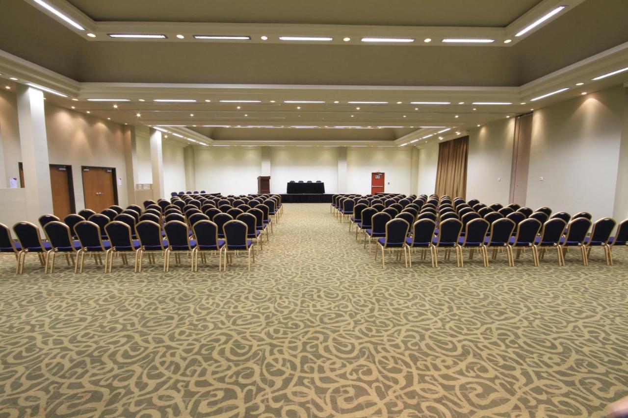 Crowne Plaza Aeropuerto By Ihg Hotel 5*