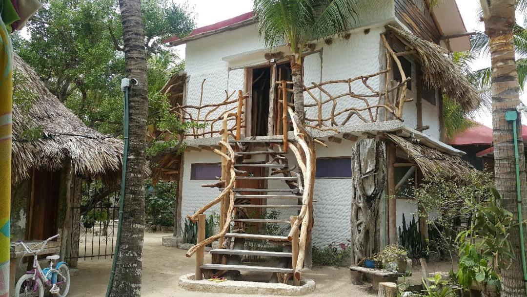 Ida Y Vuelta Hostel *