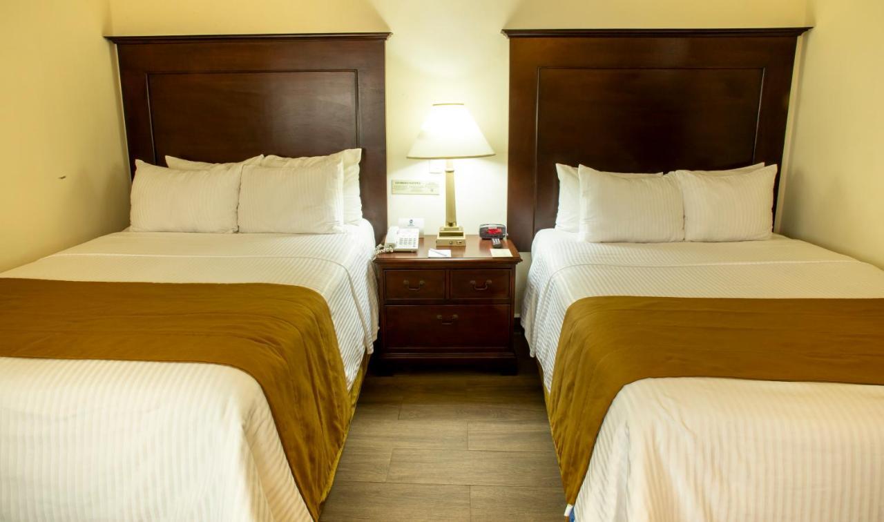 Plaza Calzada Hotel 3*