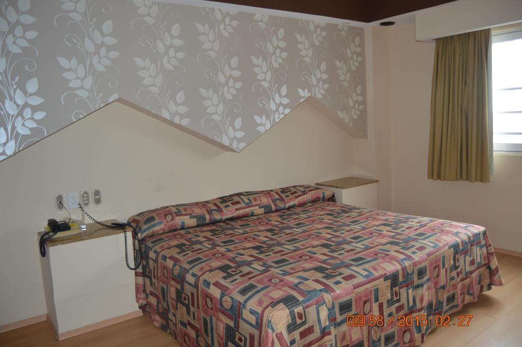 Hotel Impala -atras Del Ado