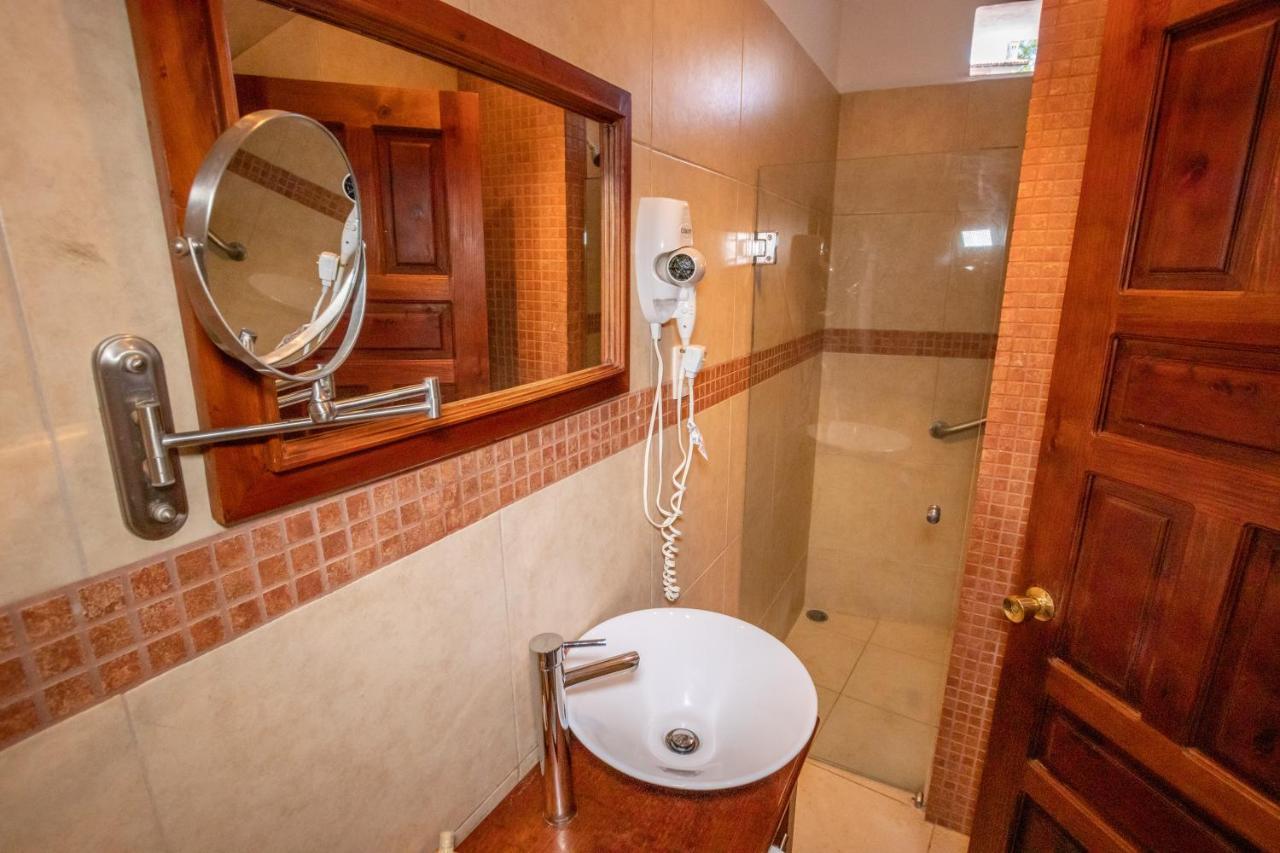 Agua Escondida 4*