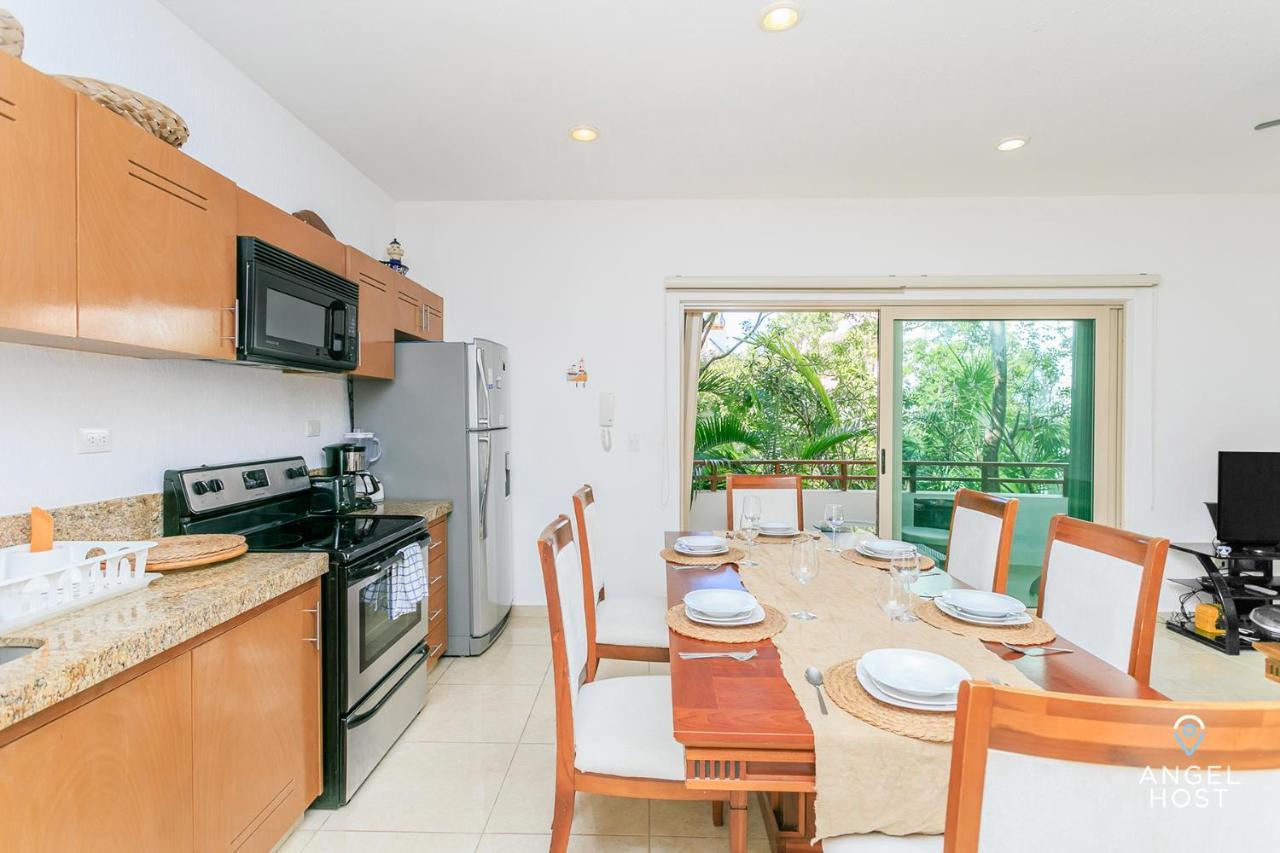 Perfectly Situated Between The Beach & Town By Stella Apartment *