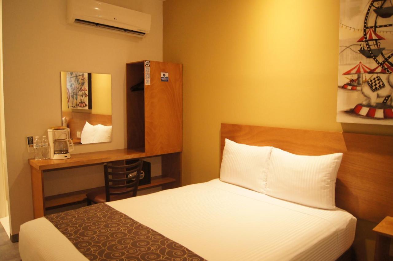 Am Y Plaza Hotel 3*