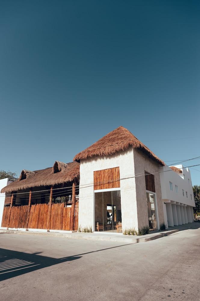 Kaab Hotel 4*
