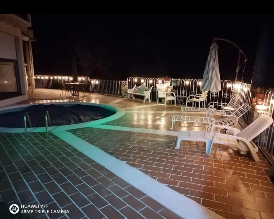 Revi Hotel