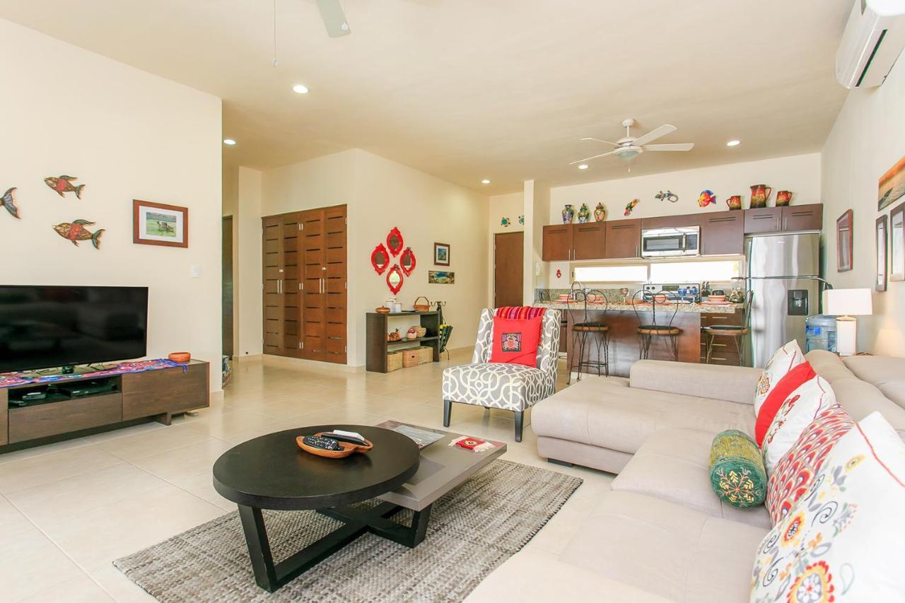 Perfectly Situated Between The Beach & Town By Stella Apartment