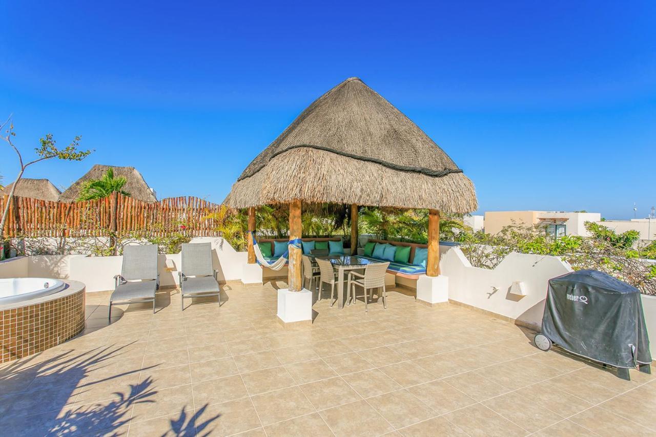 Perfectly Situated Between The Beach & Town By Stella Apartment