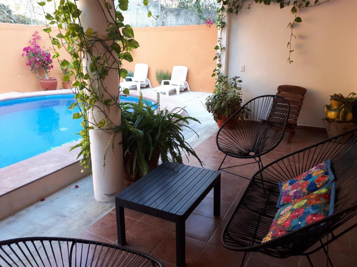 La Vivienda Guest house *