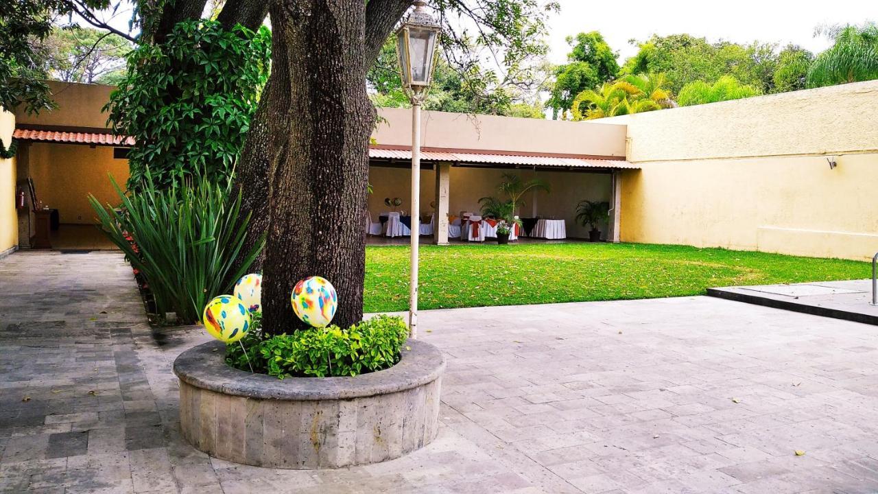 Country Plaza Hotel