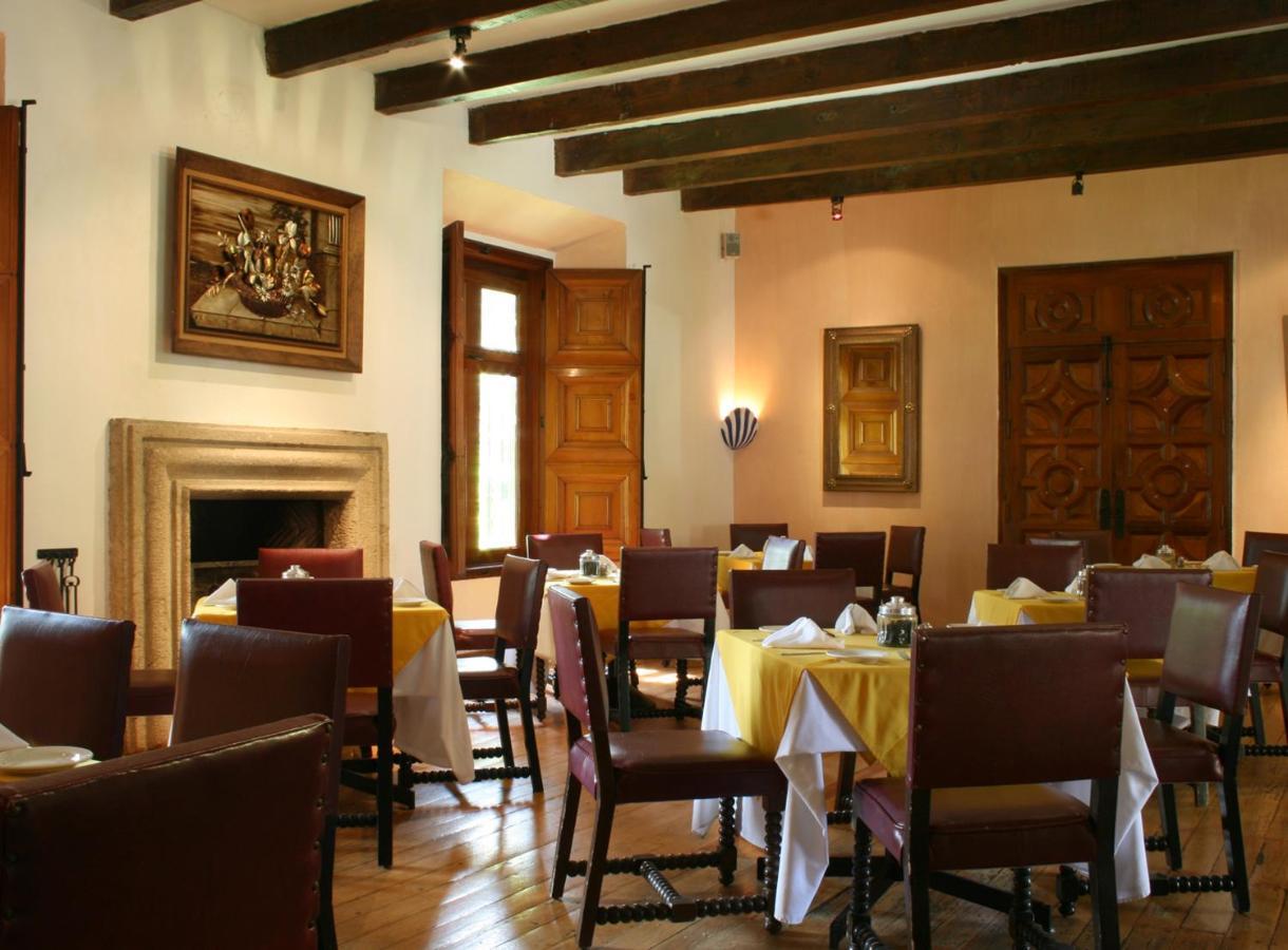 Hotel Racquet