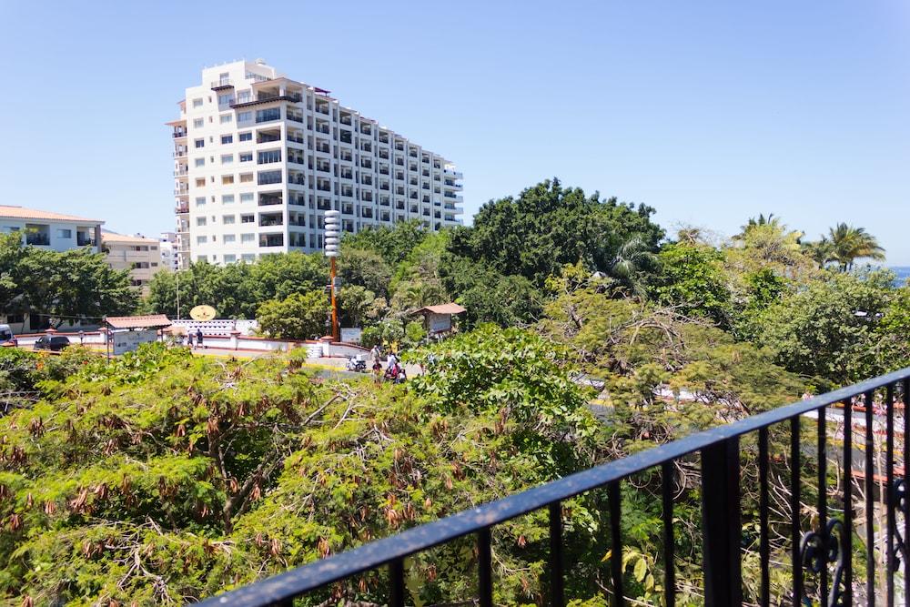 Hotel Encino Malecon Centro 3*