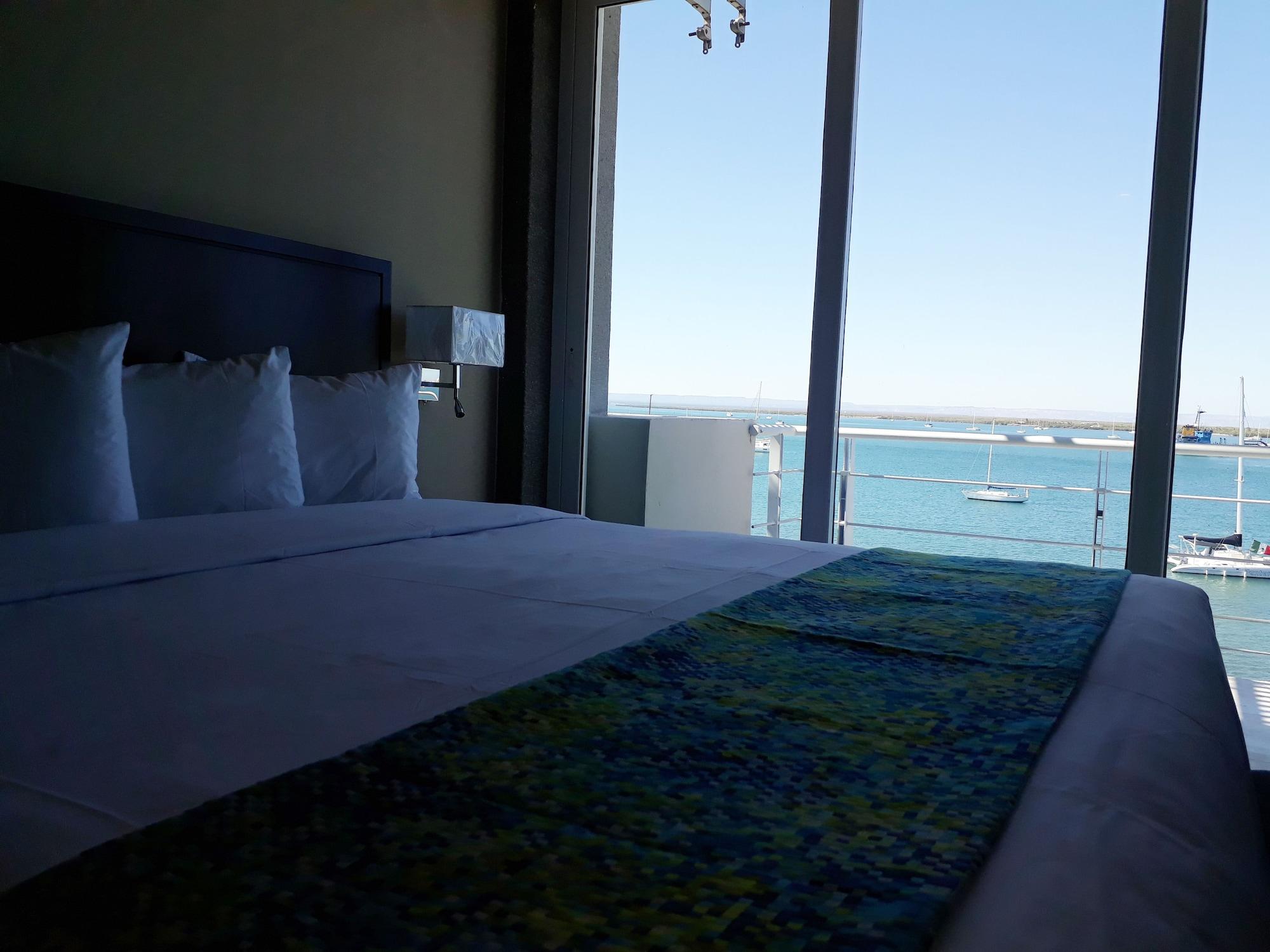 Seven Crown Malecon Hotel