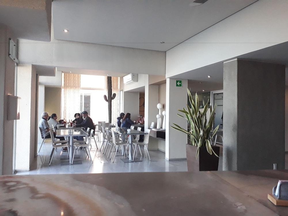 Hotel Seven Crown Malecon