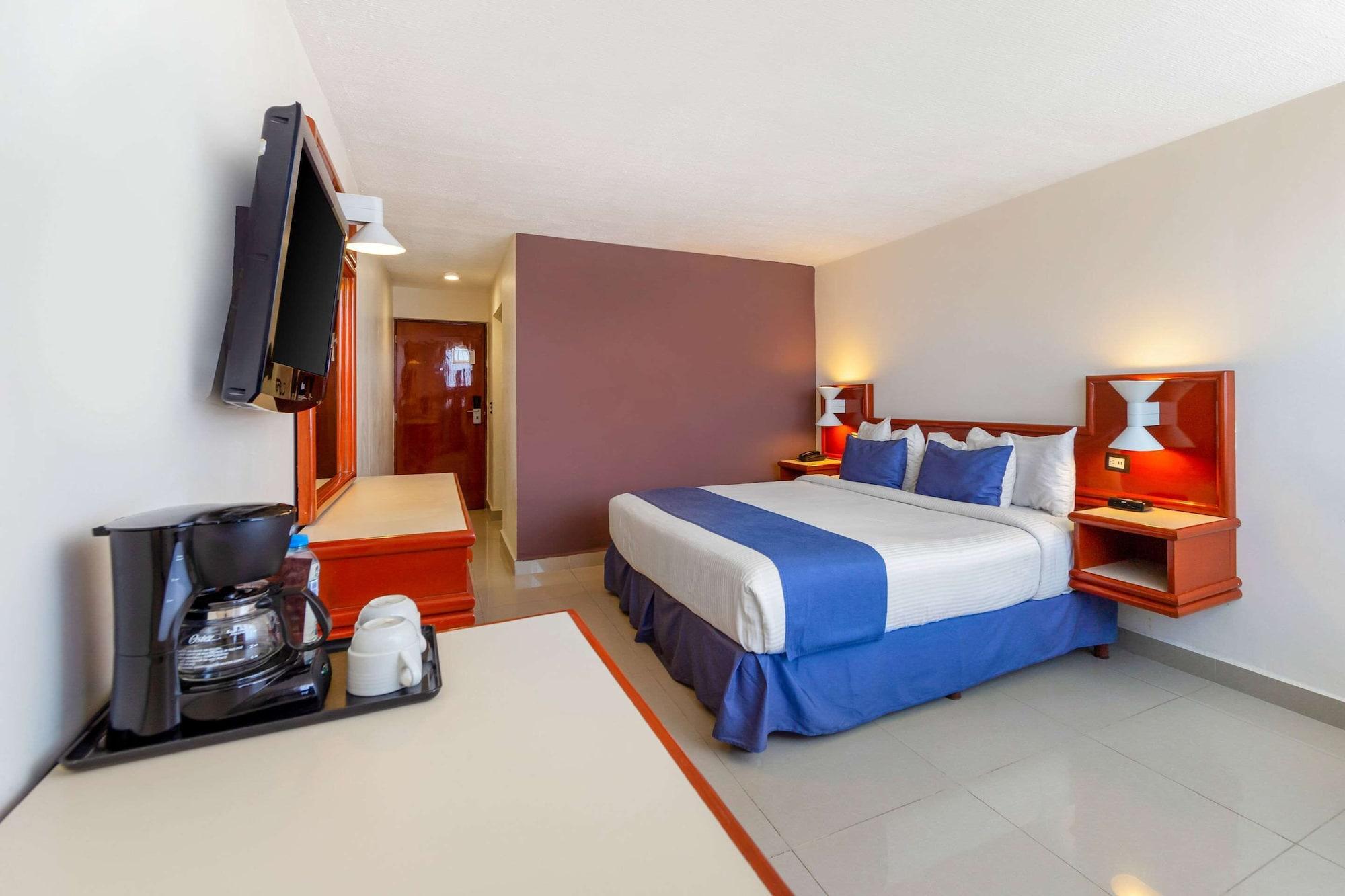 Hotel De Cortes 3*
