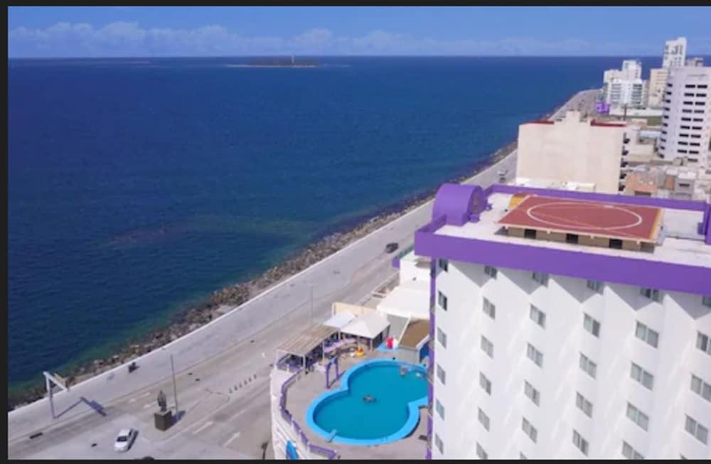 Lois Hotel 4*