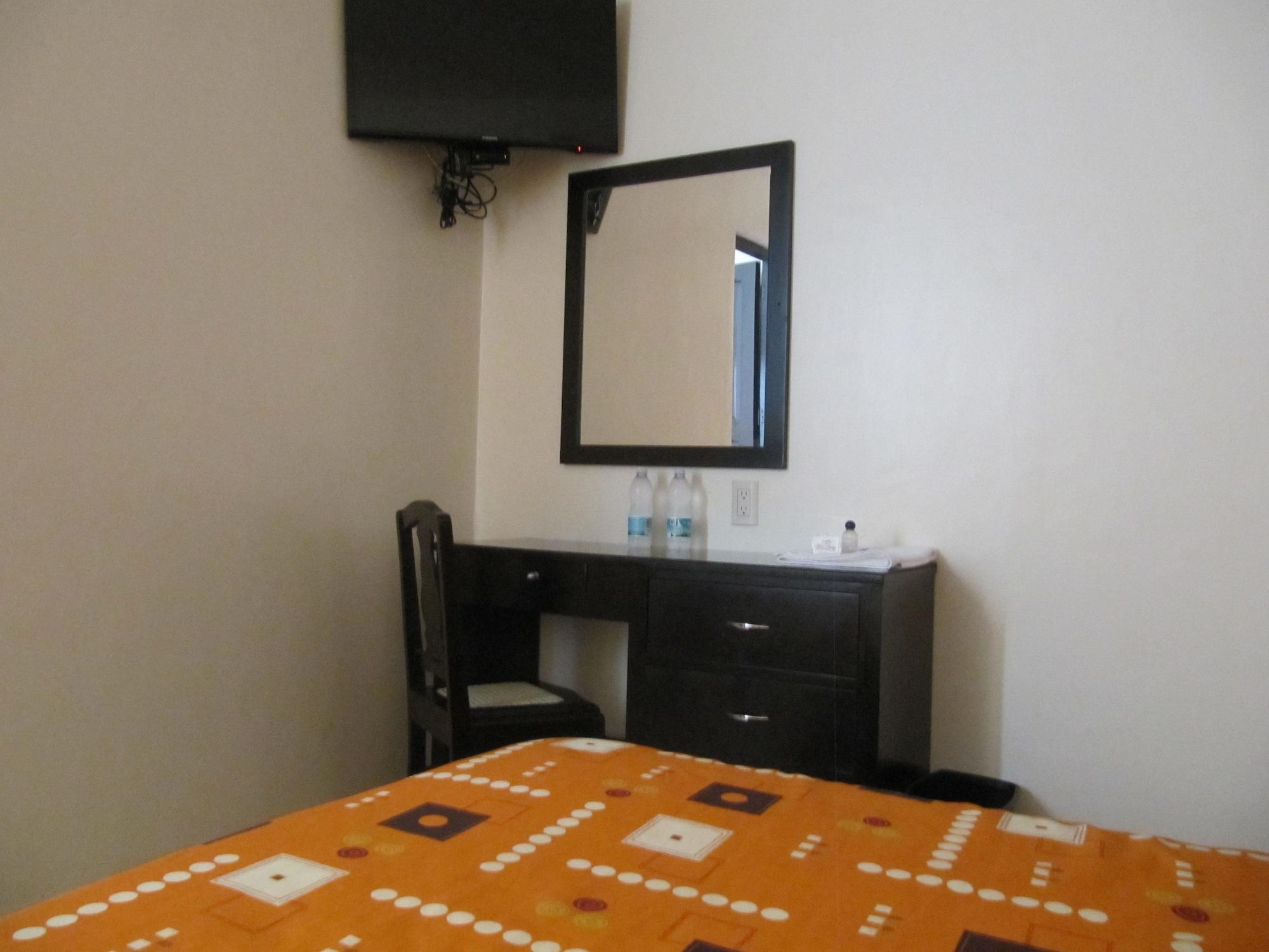 Amparo Hotel 2*