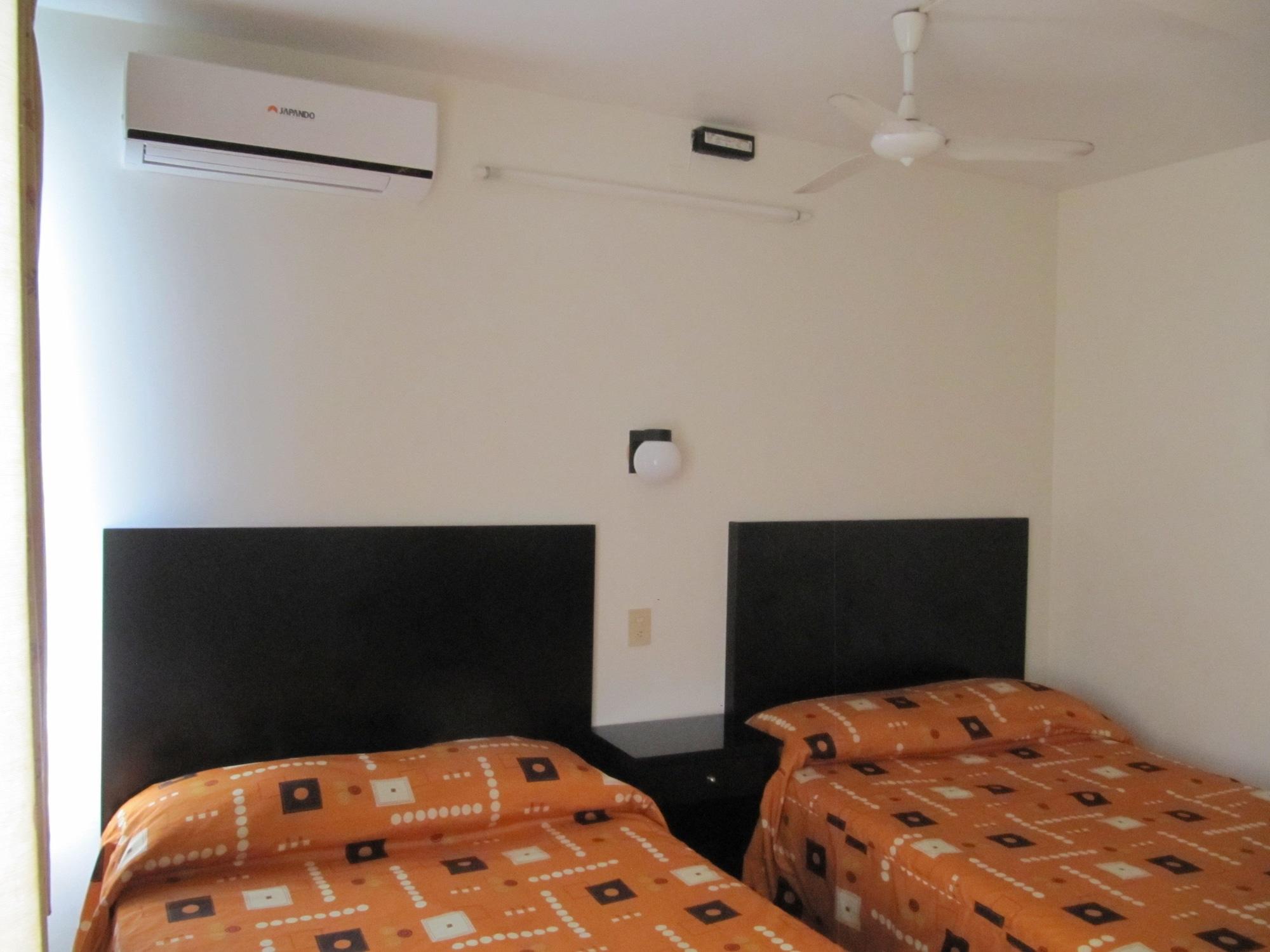 Hotel Amparo 2*
