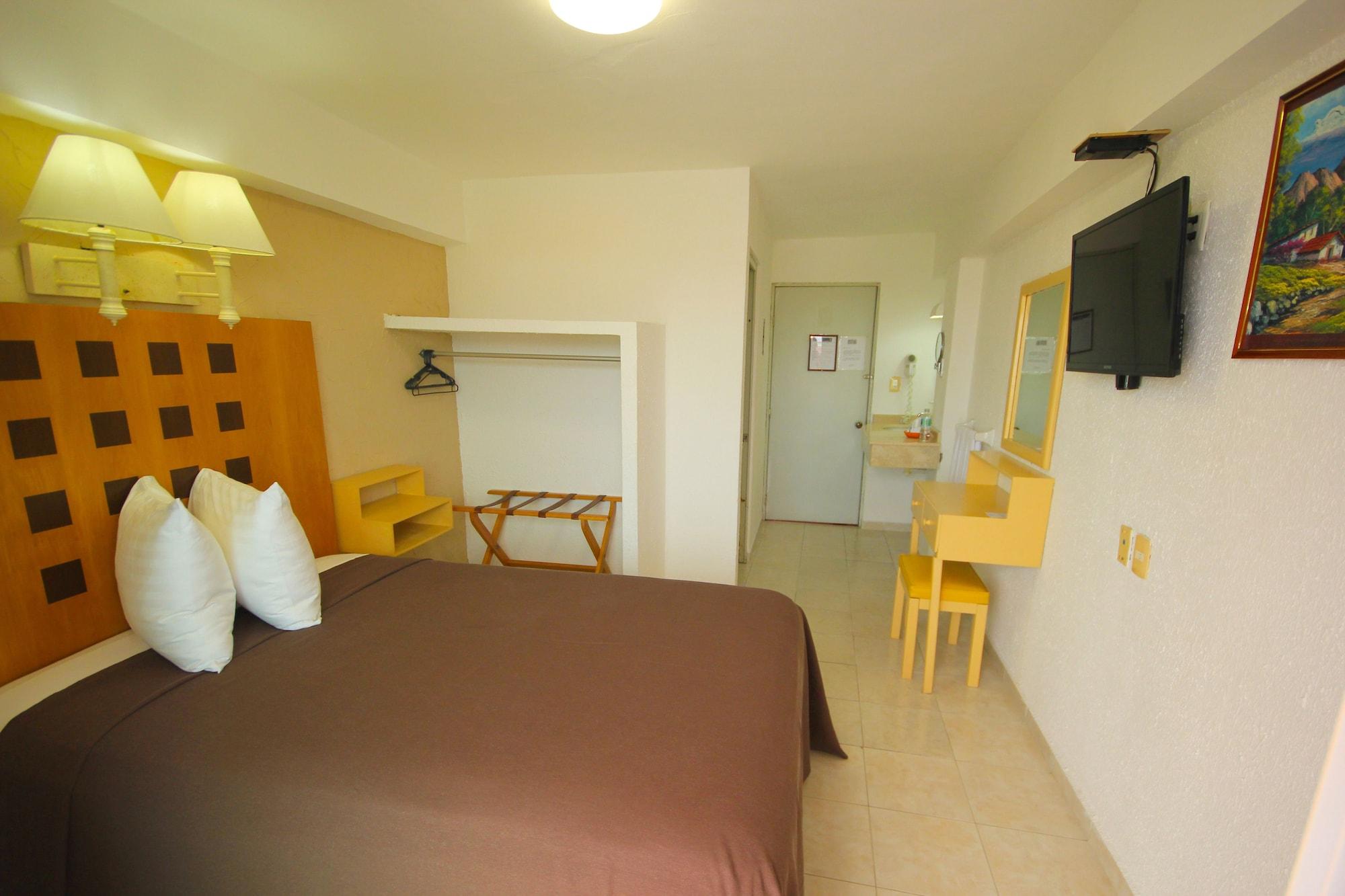 Del Carmen Hotel