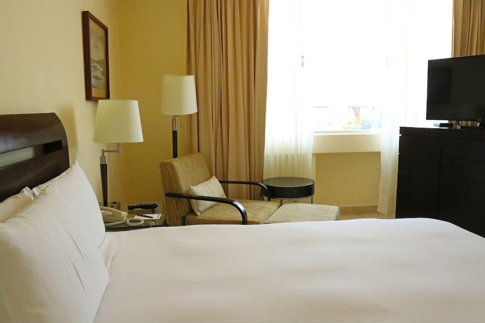 - Aeropuerto By Ihg Hotel 4*