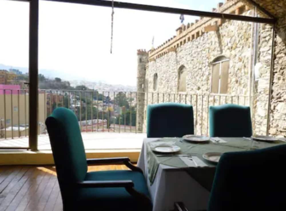 Castillo De Santa Cecilia Hotel