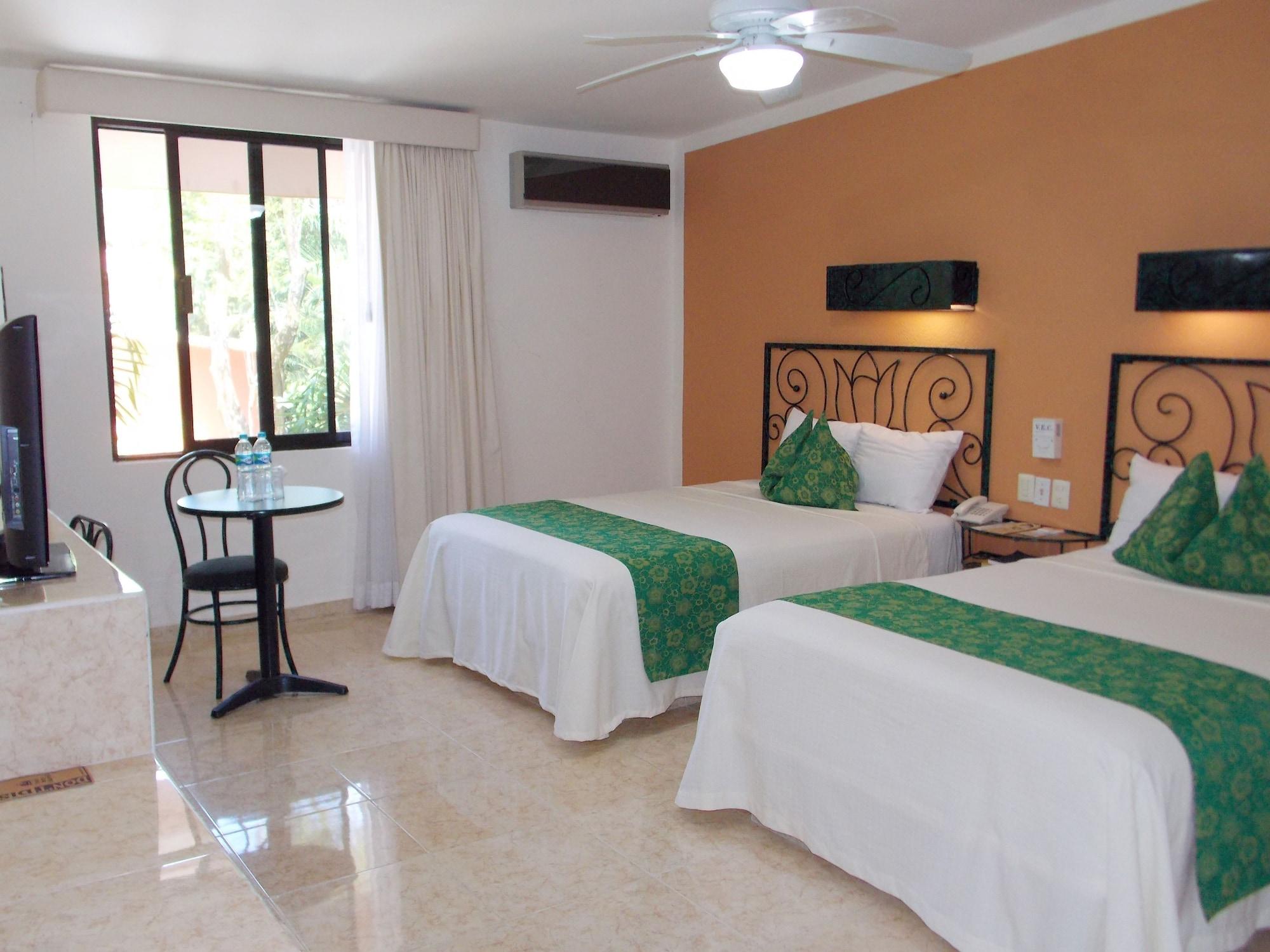 Maya Tulipanes Hotel 4*