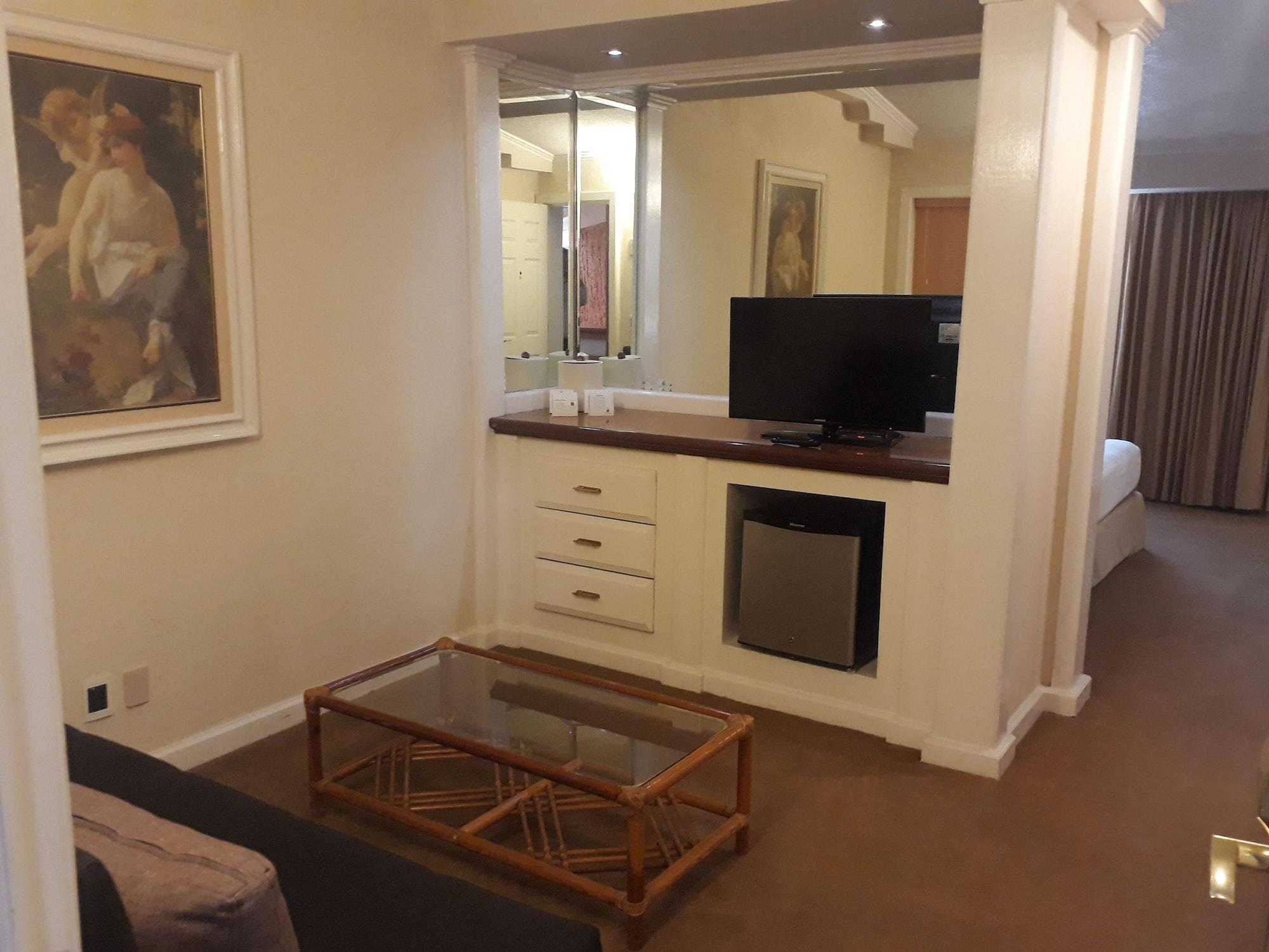 Hotel Country Plaza 4*