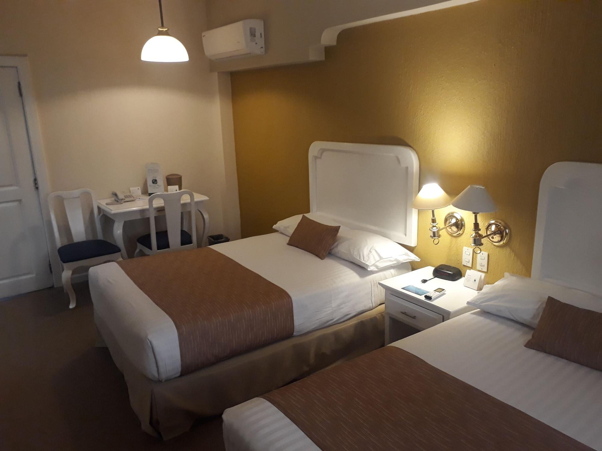 Country Plaza Hotel 4*