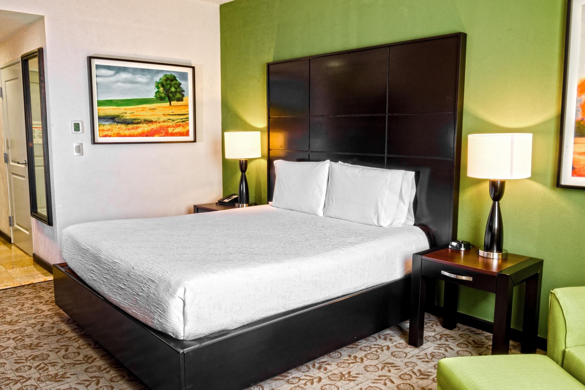 Hilton Garden Hotel 3*