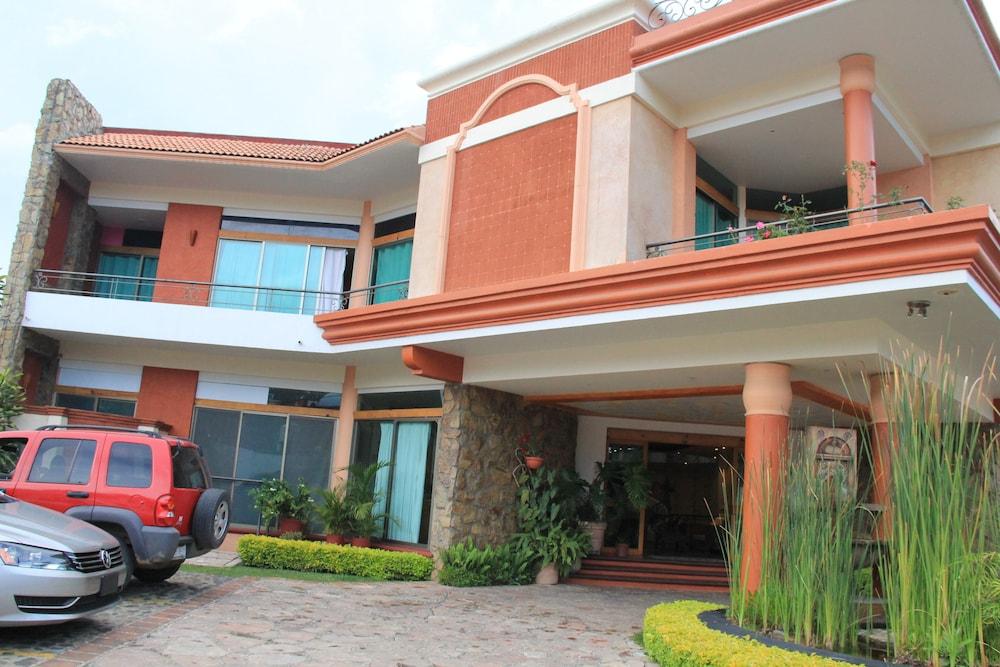 Hotel Xadani 4*