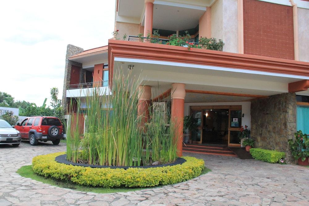 Xadani Hotel 4*