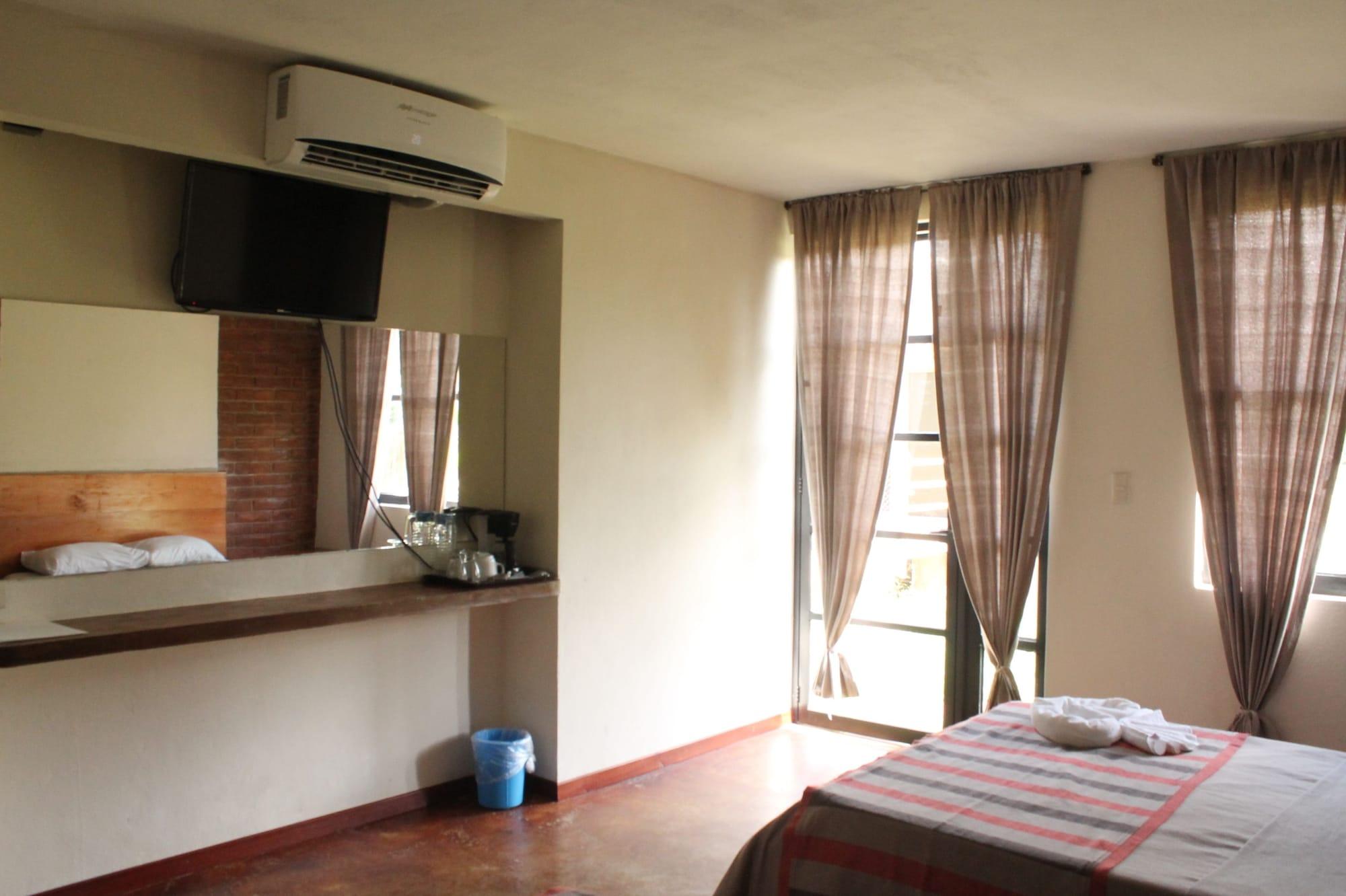 Axkan Palenque, Shows En Vivo & Gastronomia Mar Y Tierra & Travel Agency Hotel 4*
