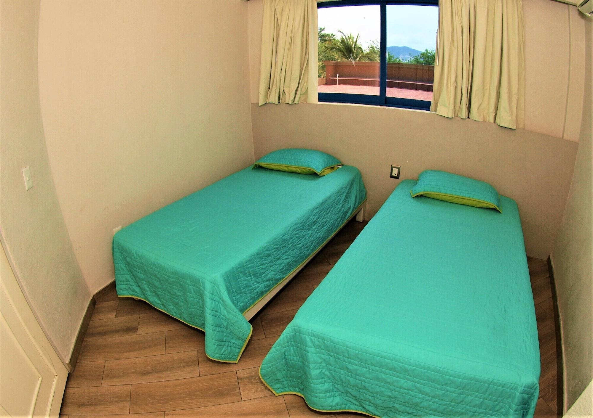 Hotel Marina Puerto Dorado - 4*