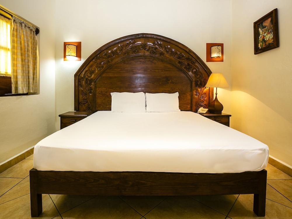Casa Del Virrey & Hotel