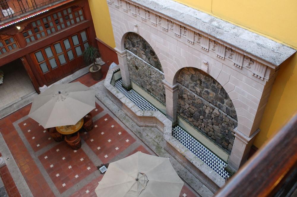 La Parroquia Hotel