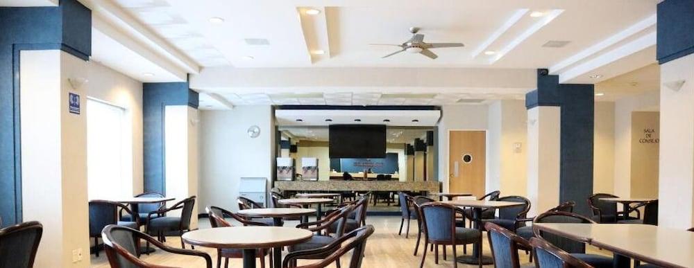 Hotel Rio Vista Business High Class