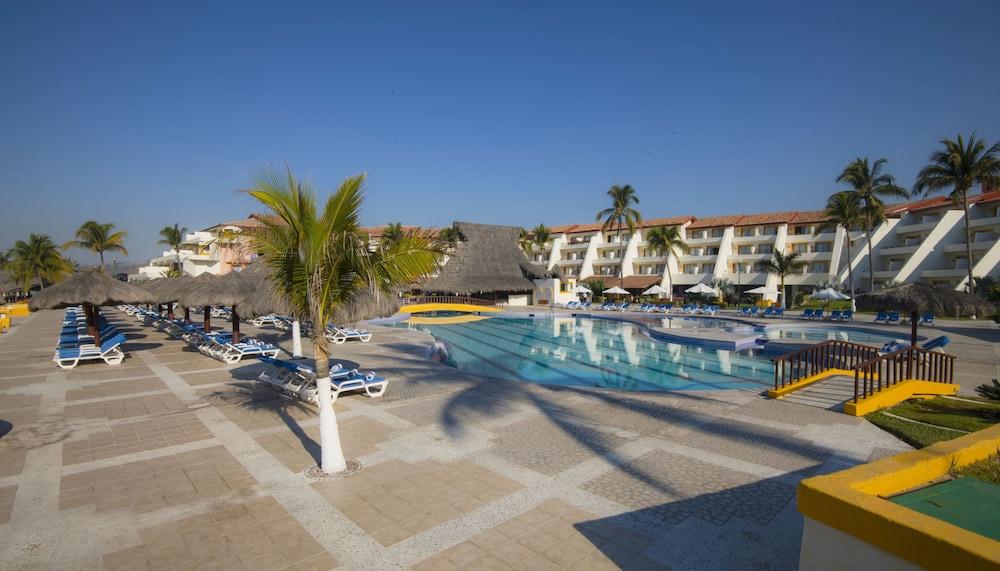 Angeles Locos Resort 4*