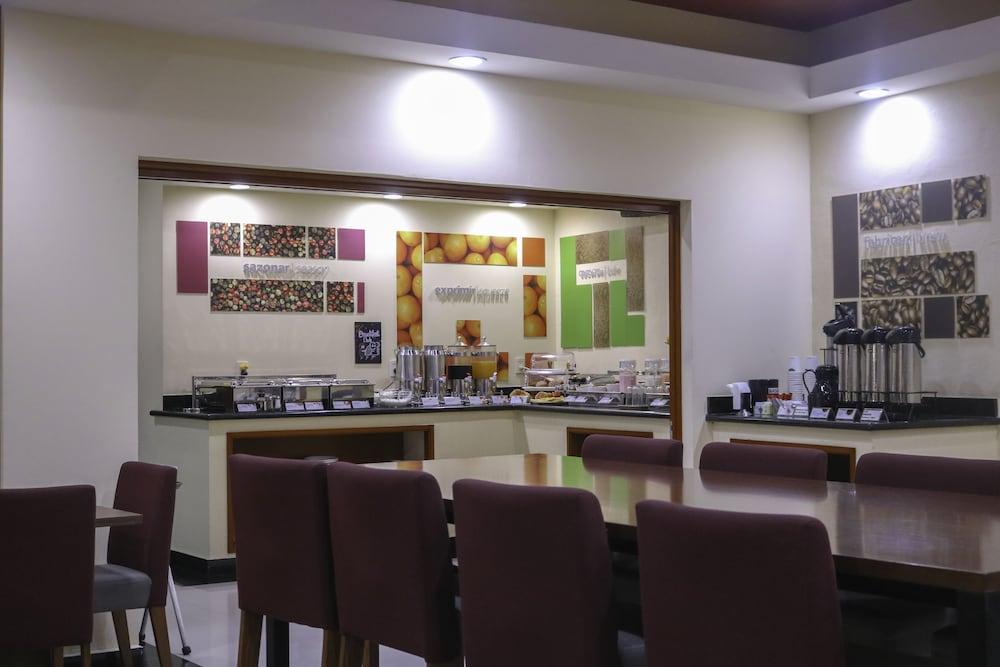 Hotel Hampton Zona Dorada