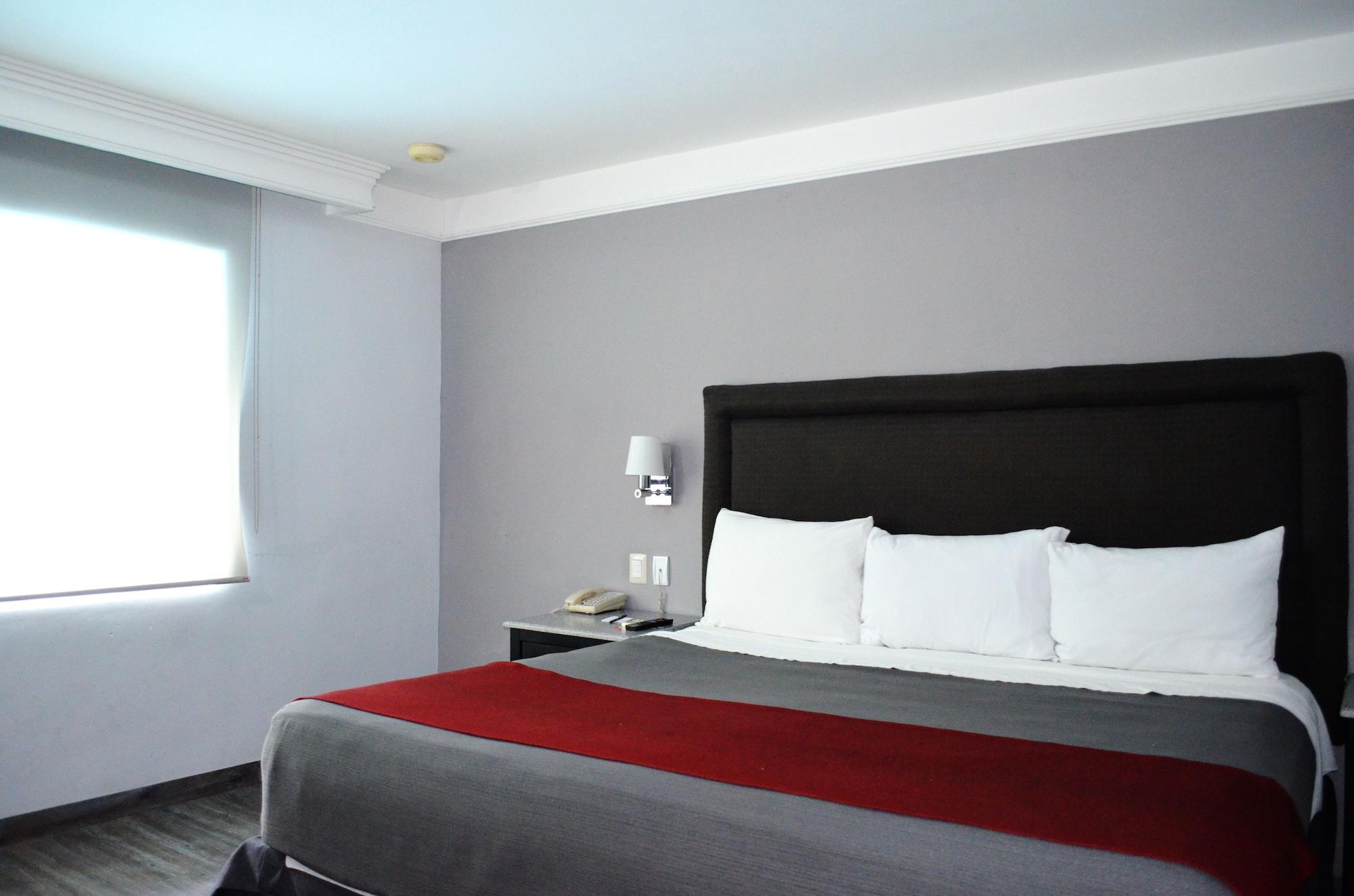 Hotel Plaza Camelinas Queretaro