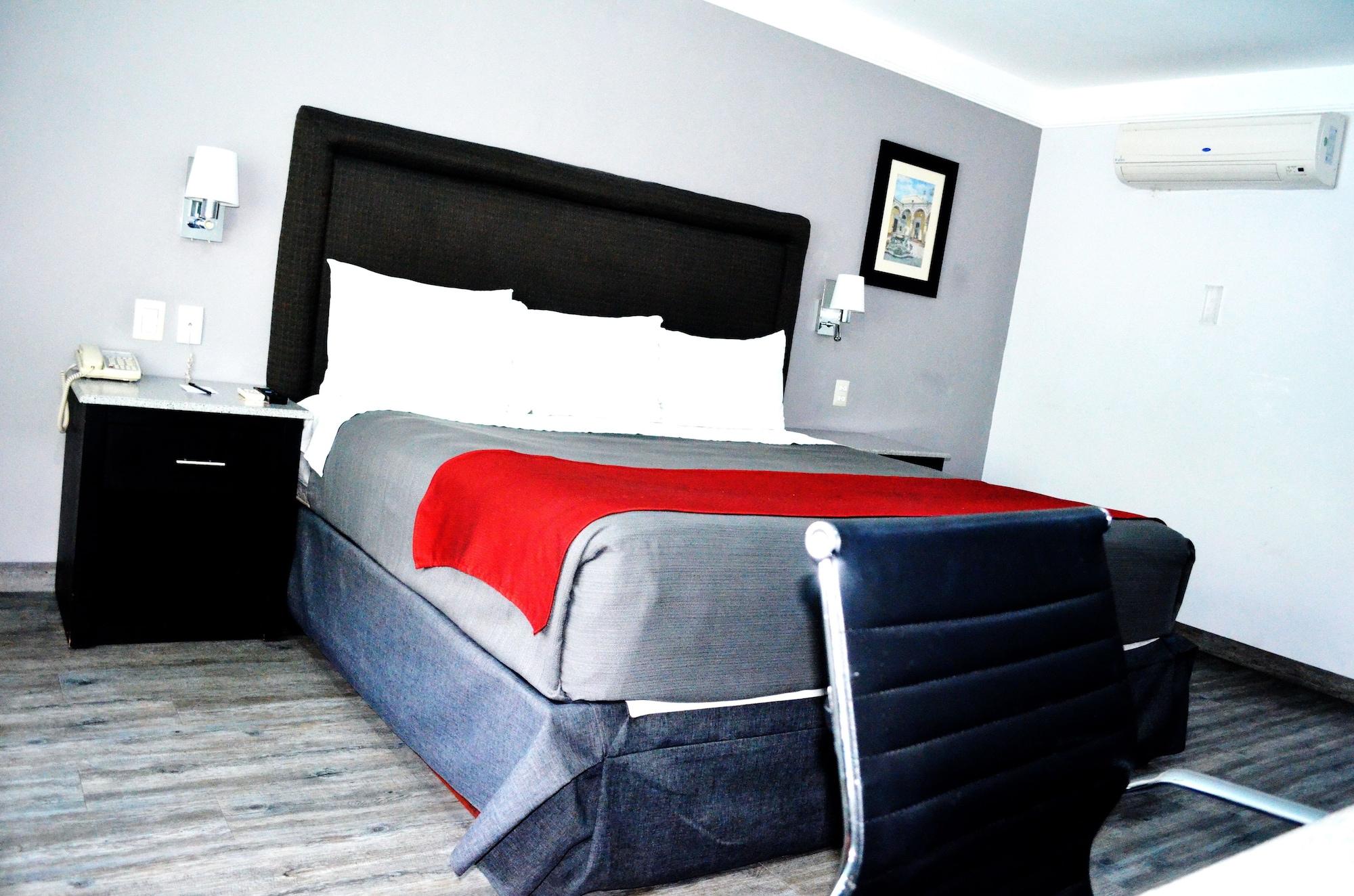 Hotel Plaza Camelinas Queretaro