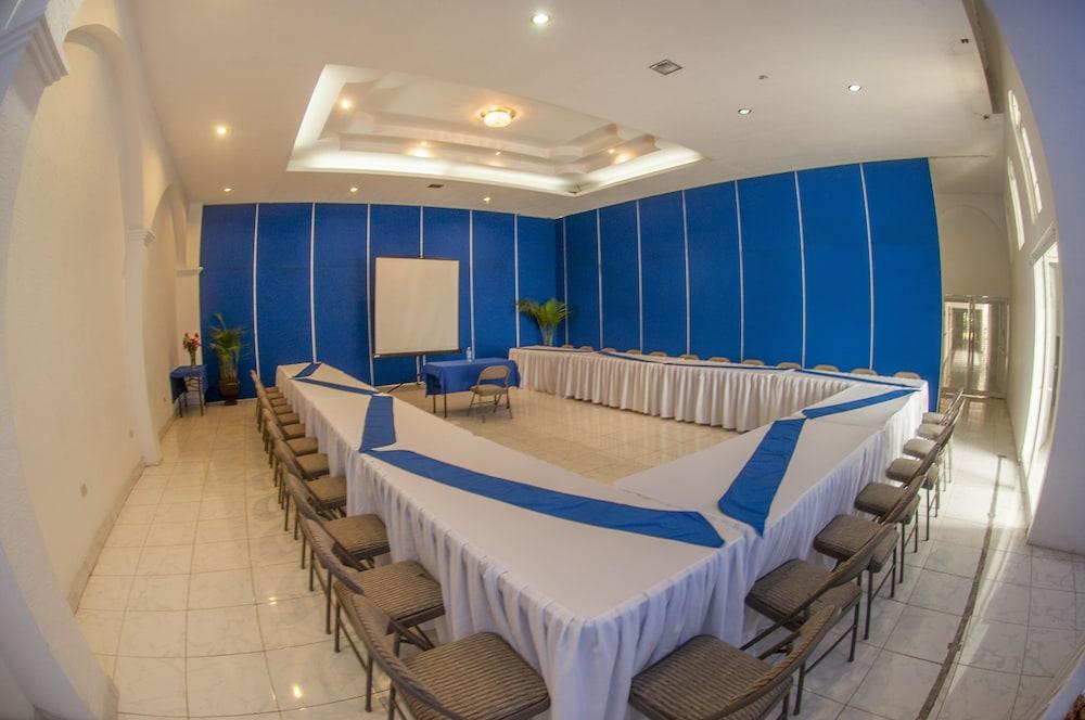 Hotel Atenas 3*