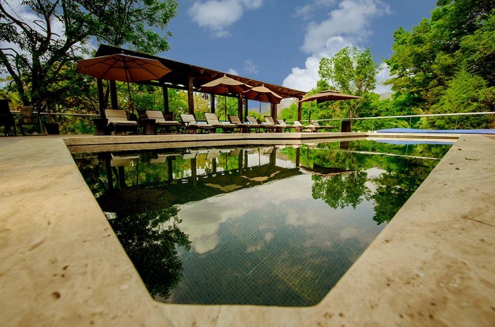 Hotel Loto Azul & Valle de Bravo