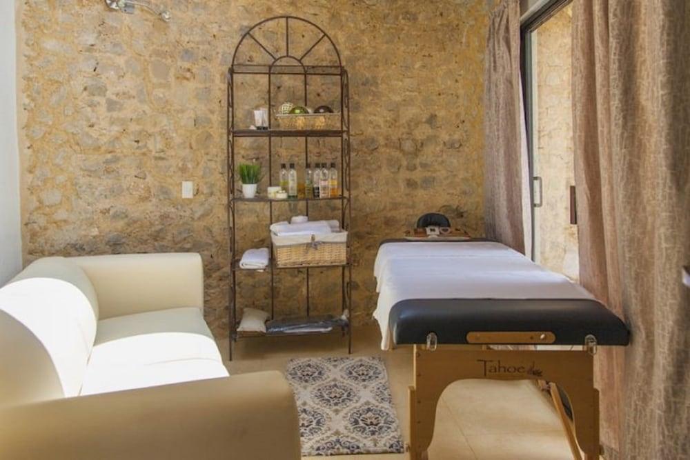 Hotel Y Sergia Torres 3*