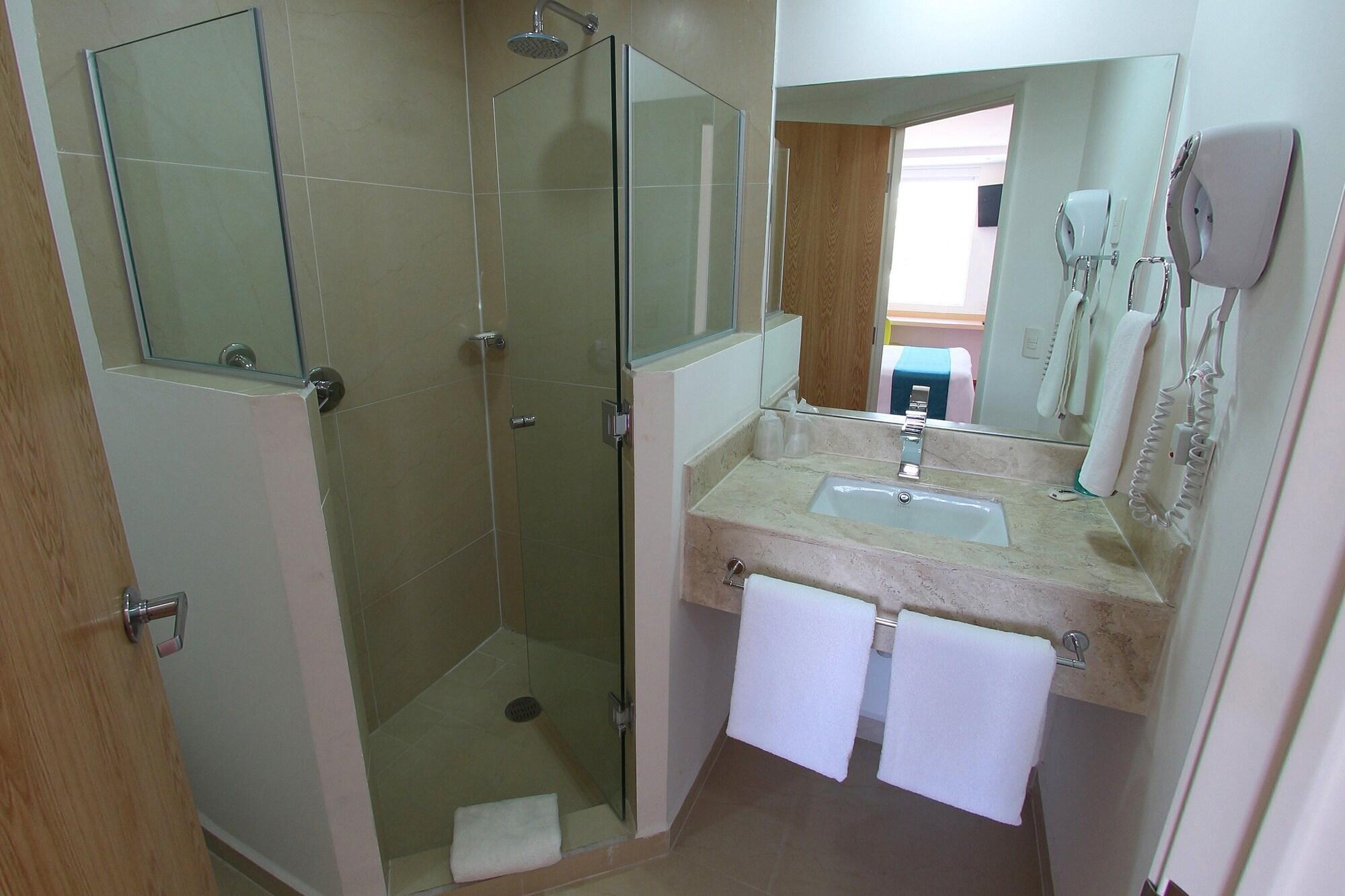 One Hotel Salina Cruz