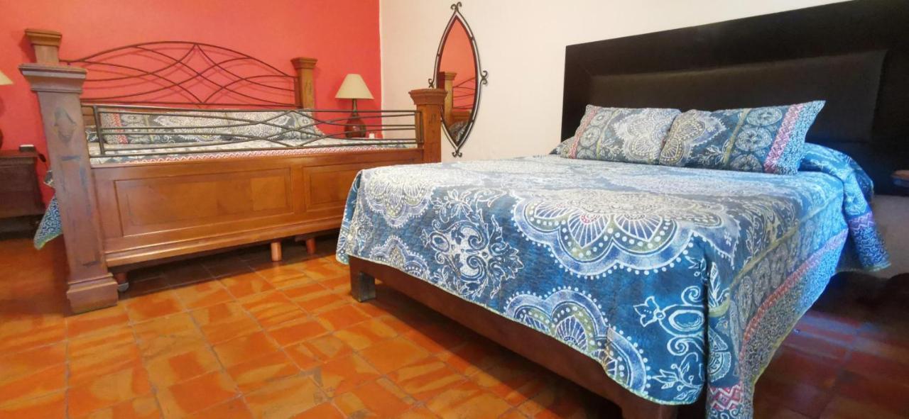 Rosa Morada Bed & Breakfast Tlaquepaque