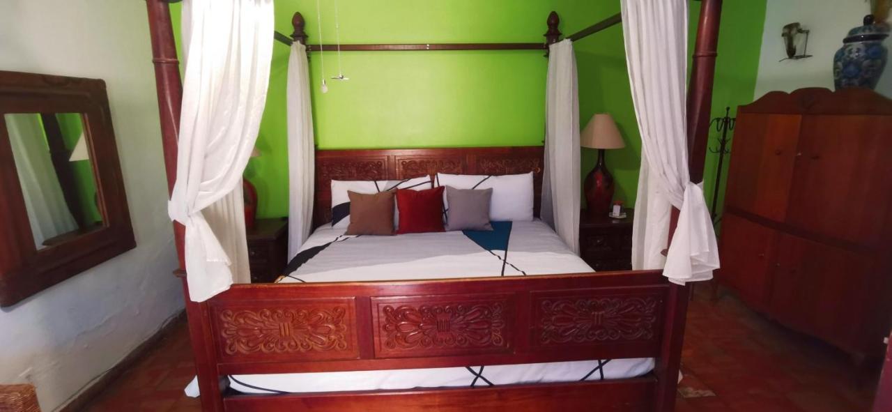 Rosa Morada Bed & Breakfast Tlaquepaque