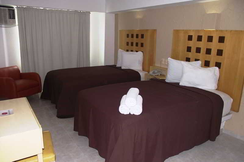 Del Carmen Hotel