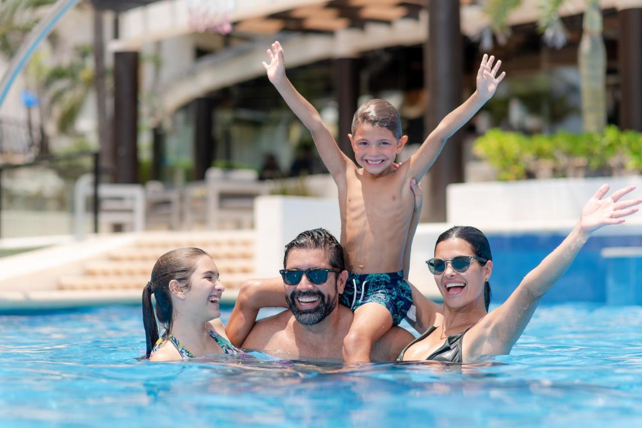 The Reef Playacar & 4*