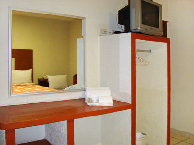 Hotel Casa De Oracion San Jose 3*
