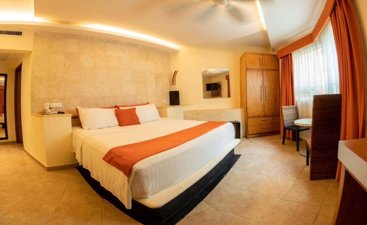 Artisan Playa Esmeralda Family Hotel